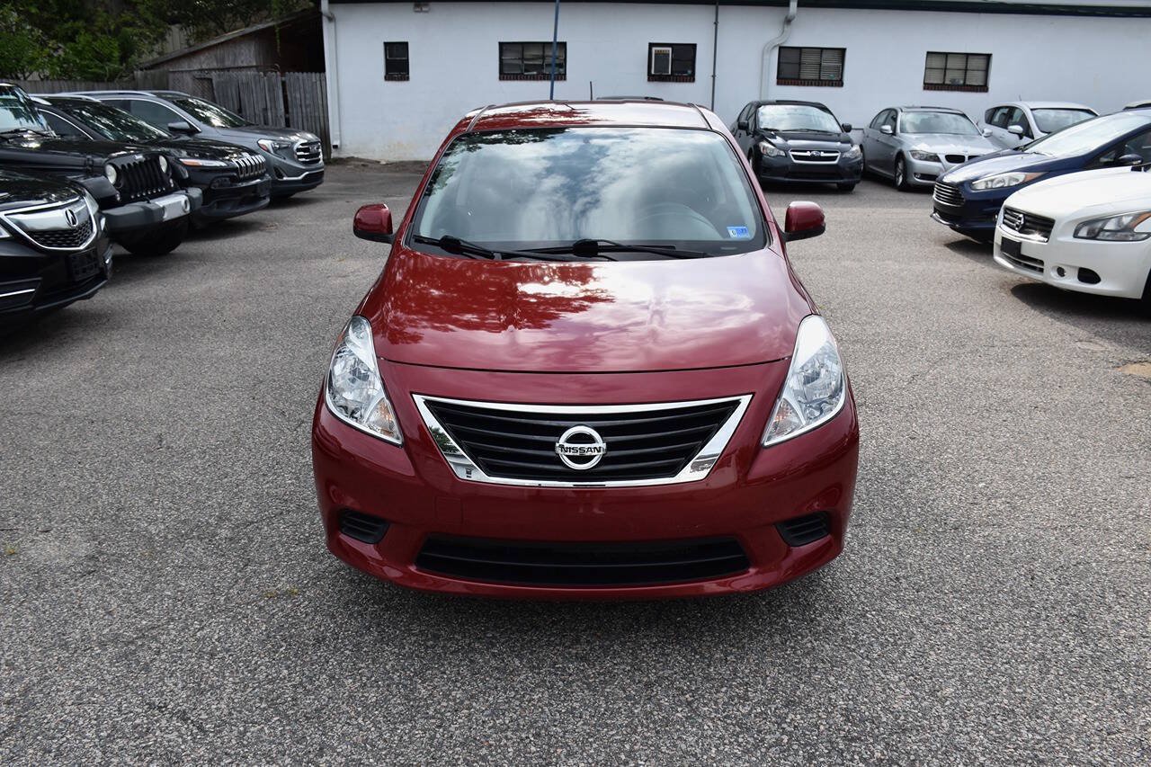Used 2014 Nissan Versa SV FWD image 9