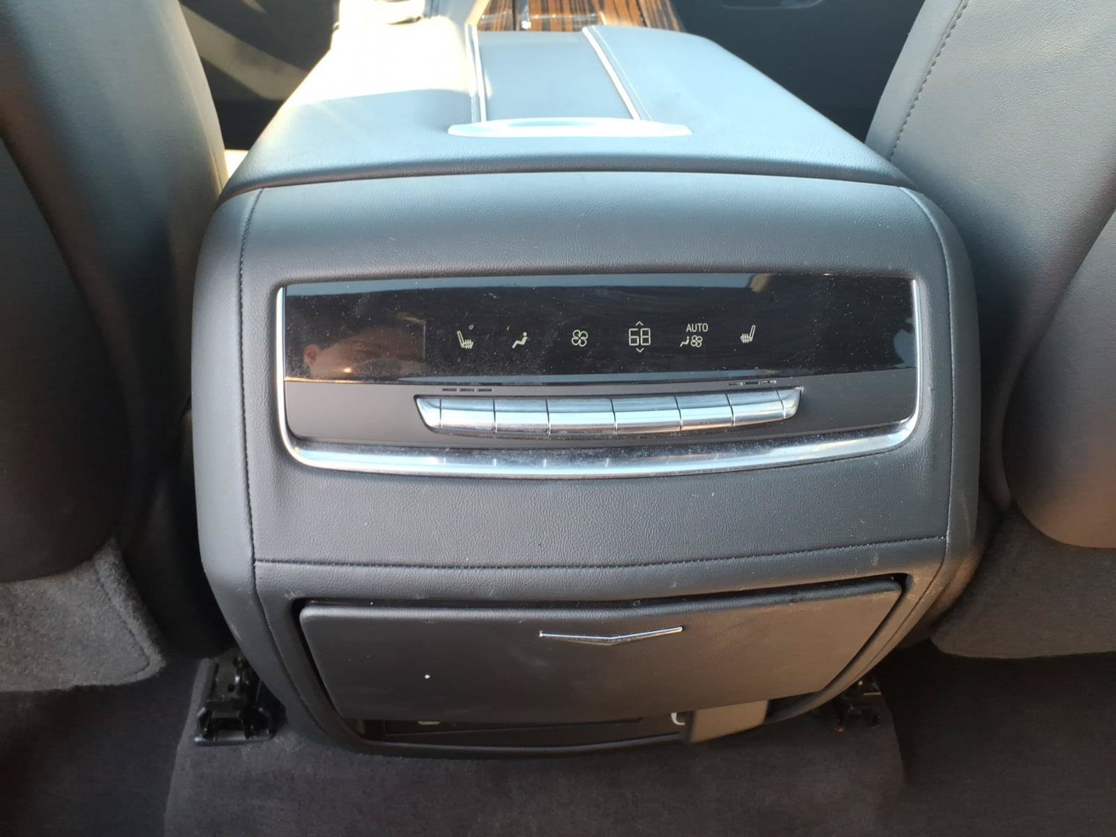 Certified 2023 Cadillac Escalade ESV Premium Luxury w/ Performance Package AWD/4WD image 17