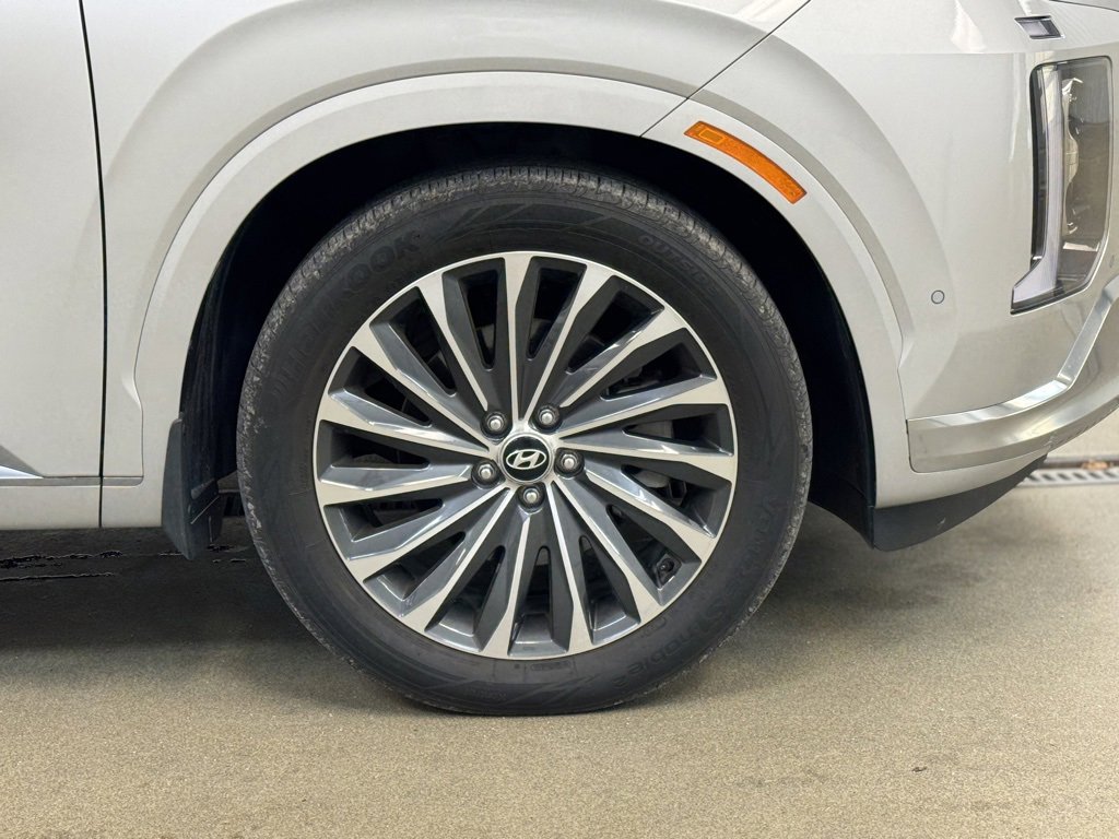 Used 2023 Hyundai Palisade Calligraphy image 4