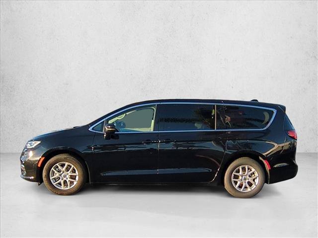Used 2024 Chrysler Pacifica Touring-L FWD image 9