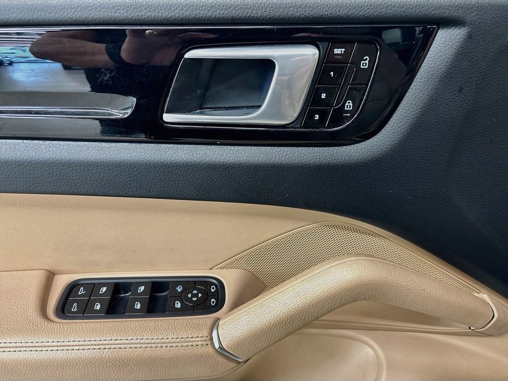 Used 2020 Porsche Cayenne AWD/4WD image 26