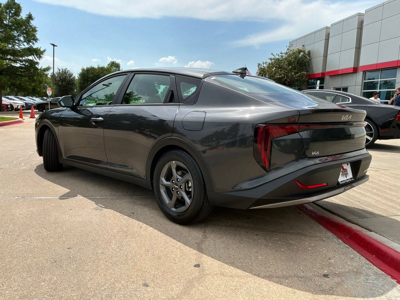 Used 2025 Kia K4 FWD image 8