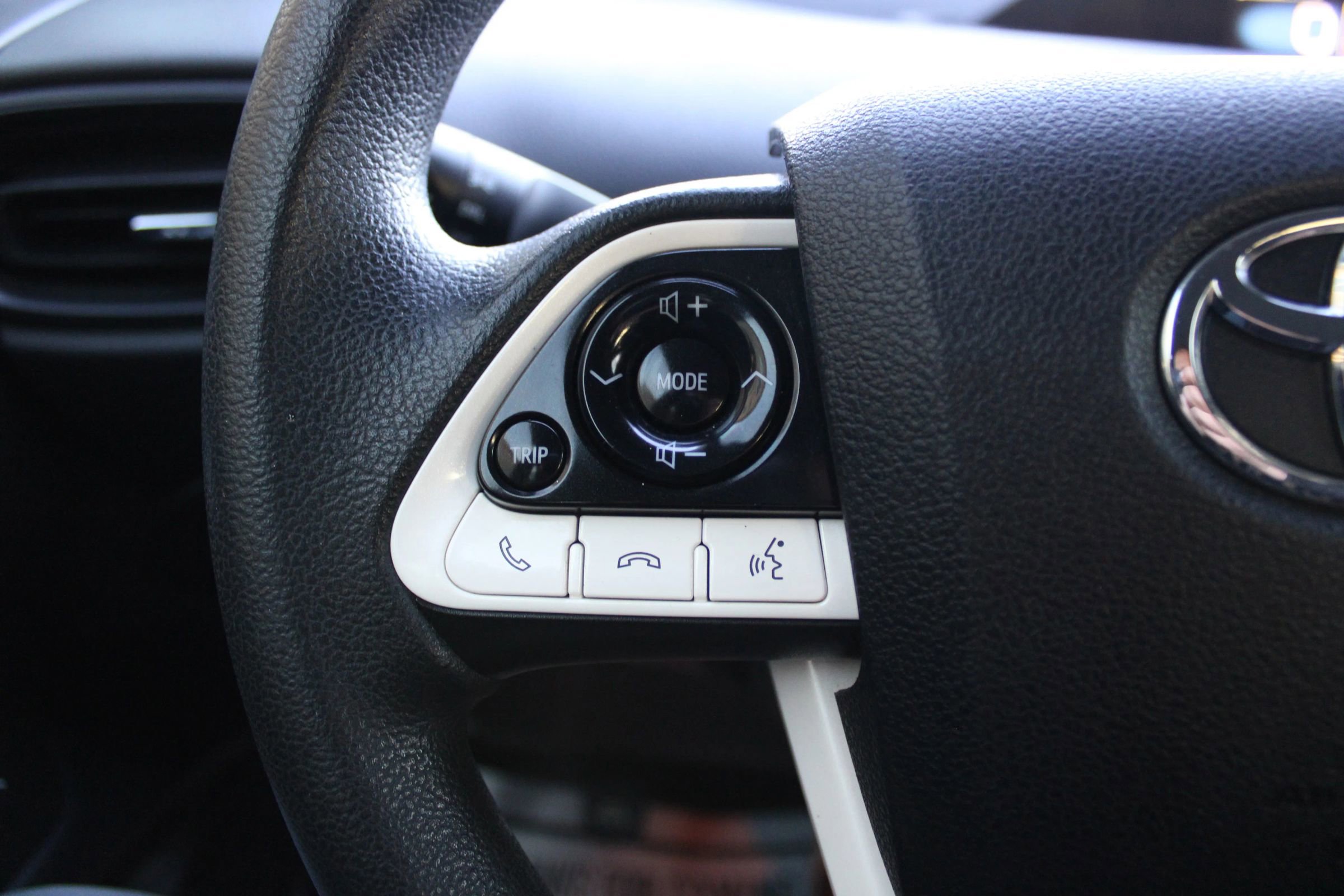 Used 2017 Toyota Prius Two image 9