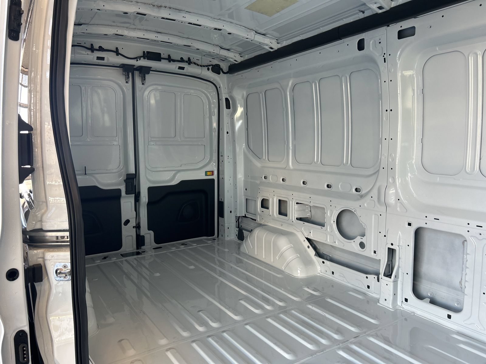 New 2026 Ford Transit 250 148 Medium Roof RWD image 15