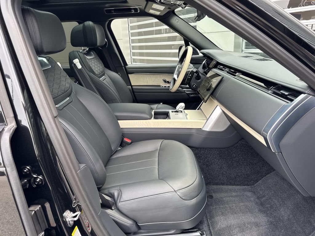 Certified 2024 Land Rover Range Rover SV AWD/4WD image 9
