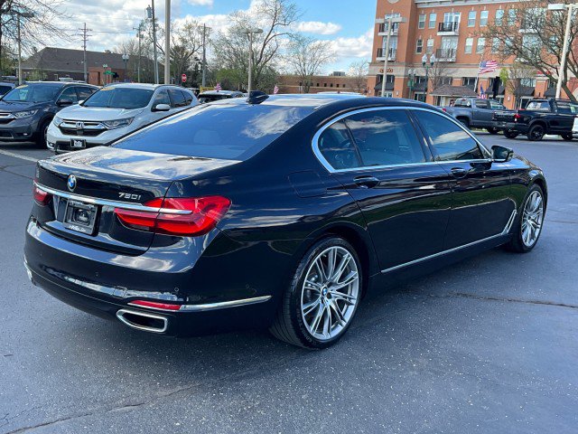 Used 2017 BMW 750i image 5