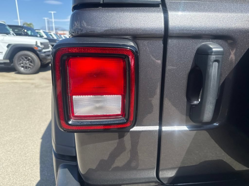 Used 2025 Jeep Wrangler Unlimited Sport AWD/4WD image 7