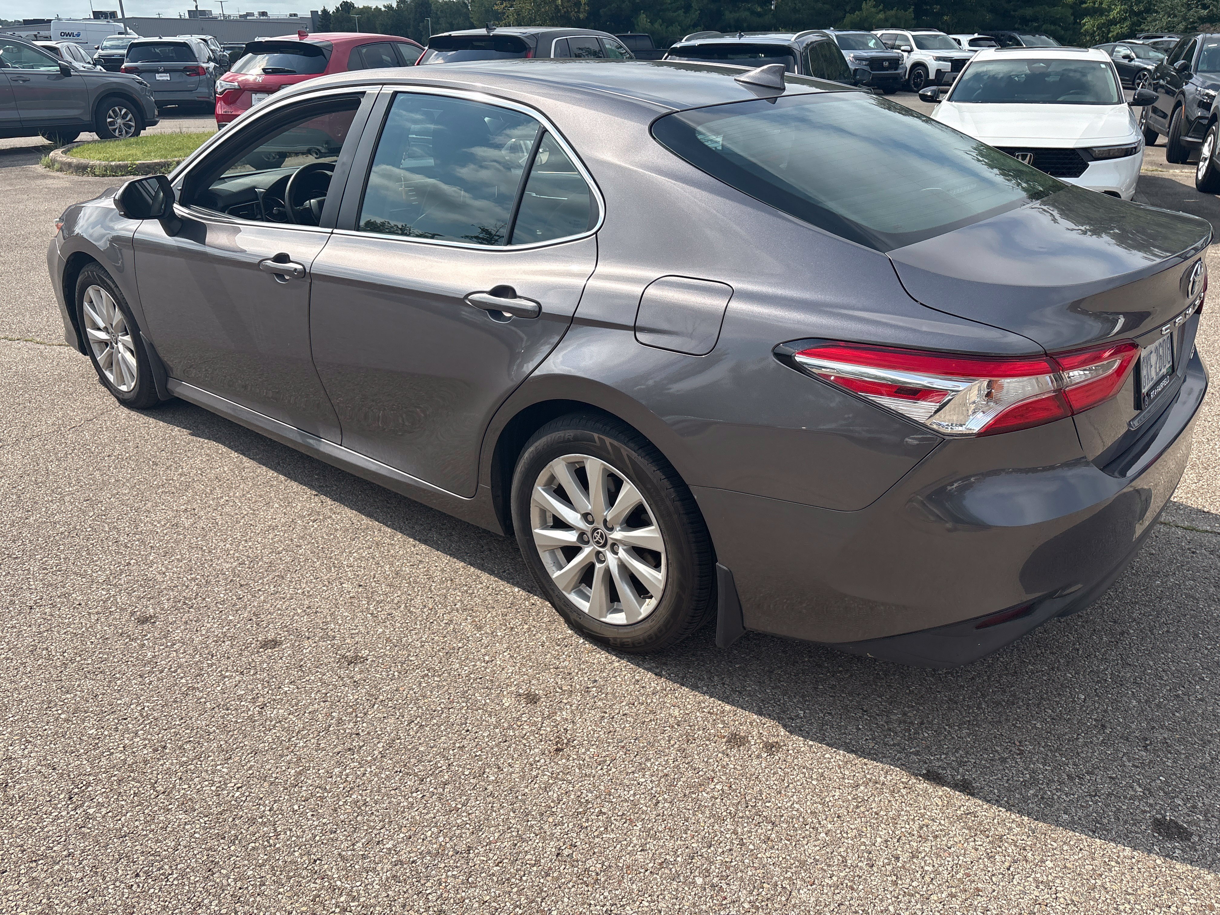 Used 2020 Toyota Camry LE FWD image 4