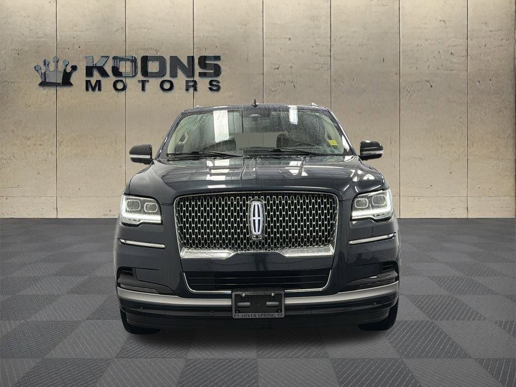 Used 2022 Lincoln Navigator Reserve image 3