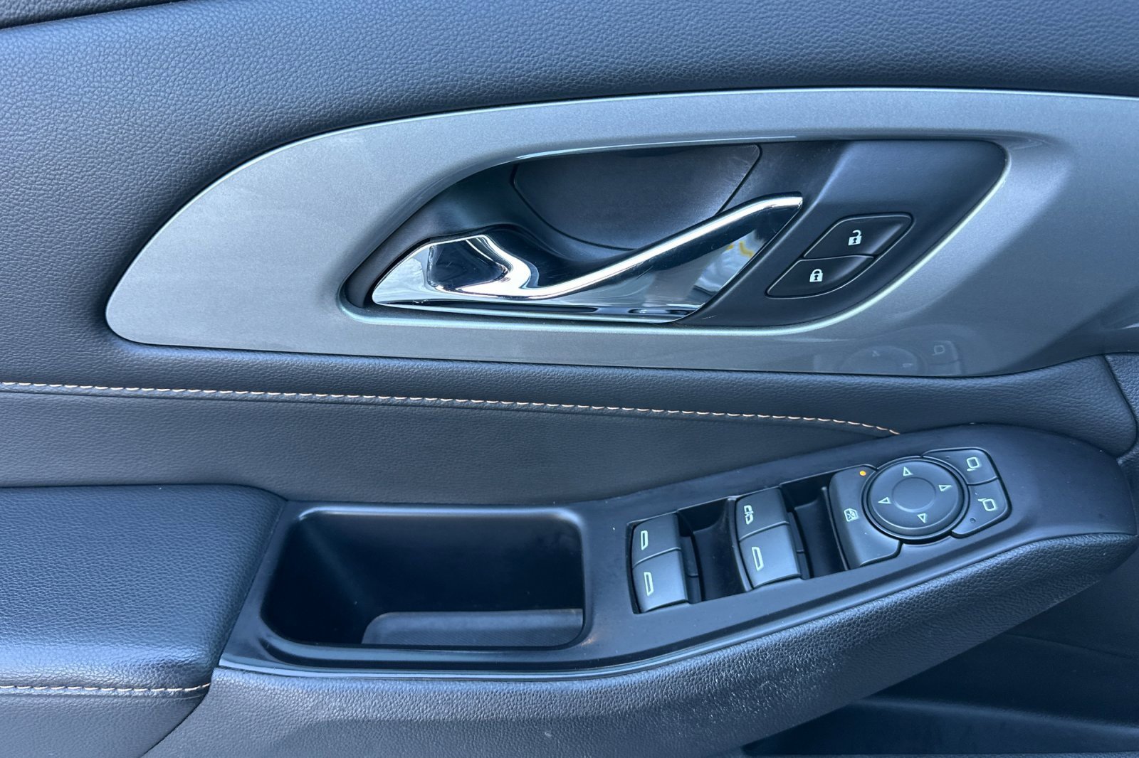 Used 2020 Chevrolet Traverse RS image 12