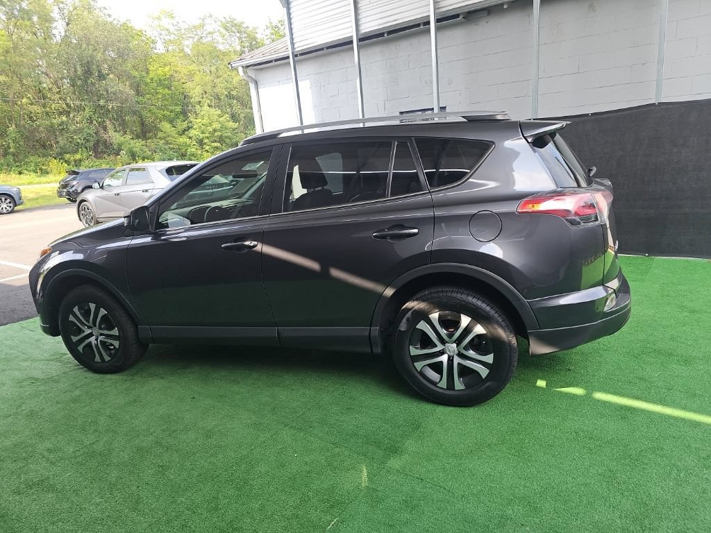 Used 2017 Toyota RAV4 LE FWD image 6
