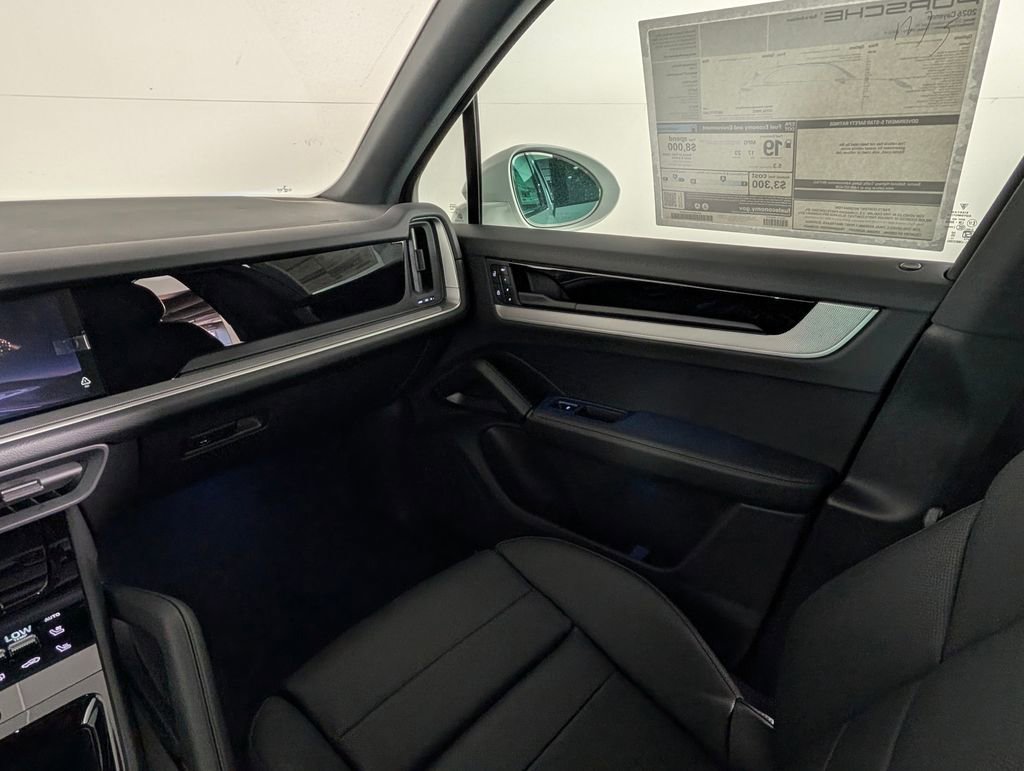 New 2026 Porsche Cayenne image 23