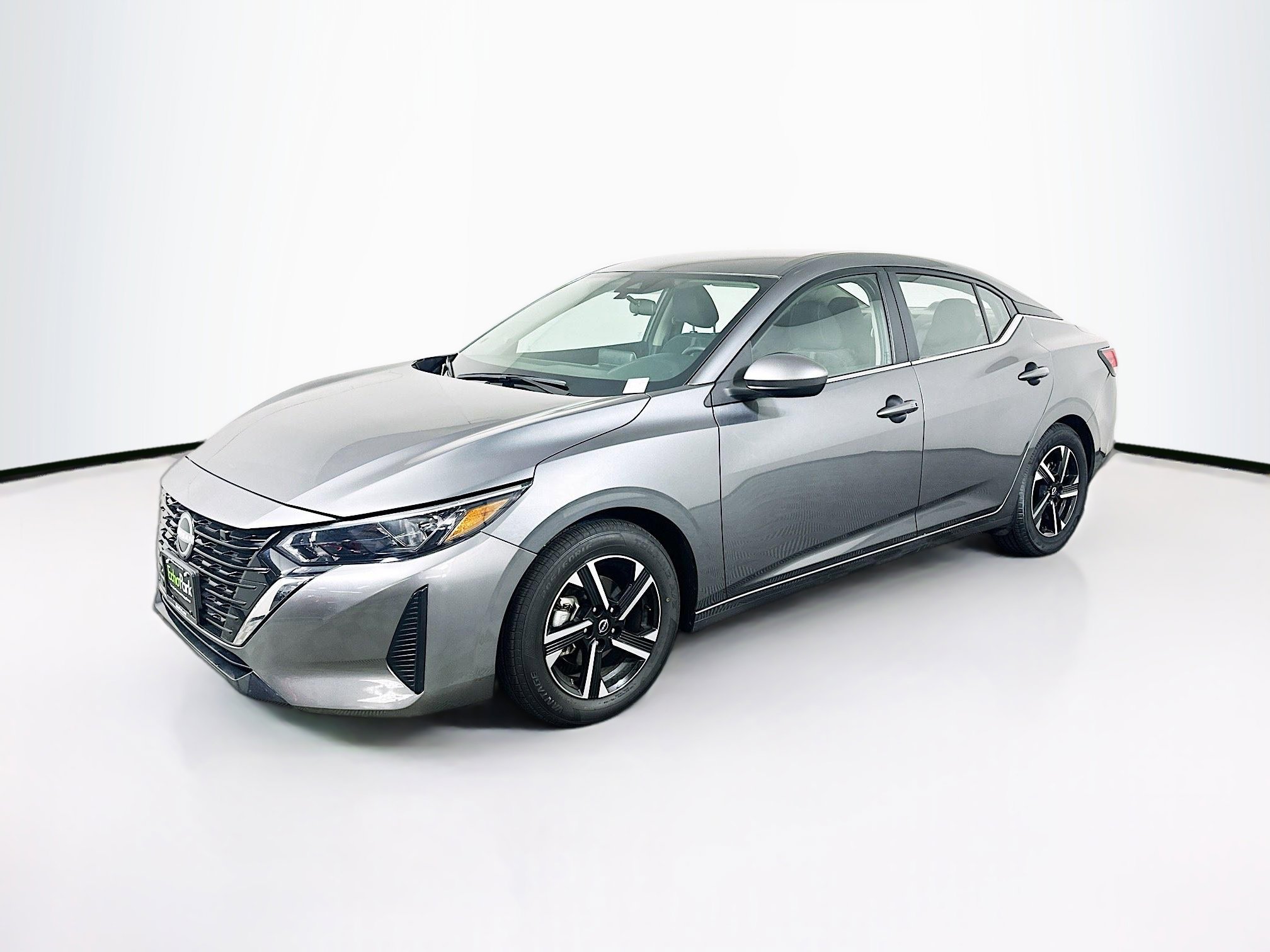 Used 2025 Nissan Sentra SV image 3