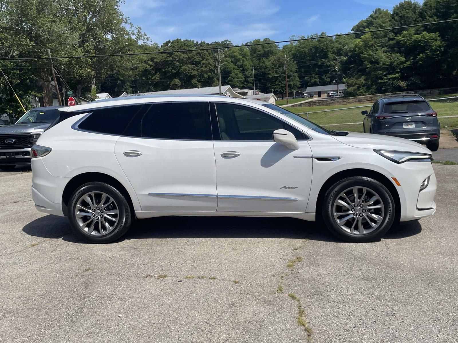 Used 2024 Buick Enclave Avenir w/ Avenir Technology Package FWD image 2