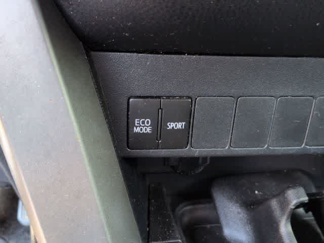 Used 2018 Toyota RAV4 XLE AWD/4WD image 36