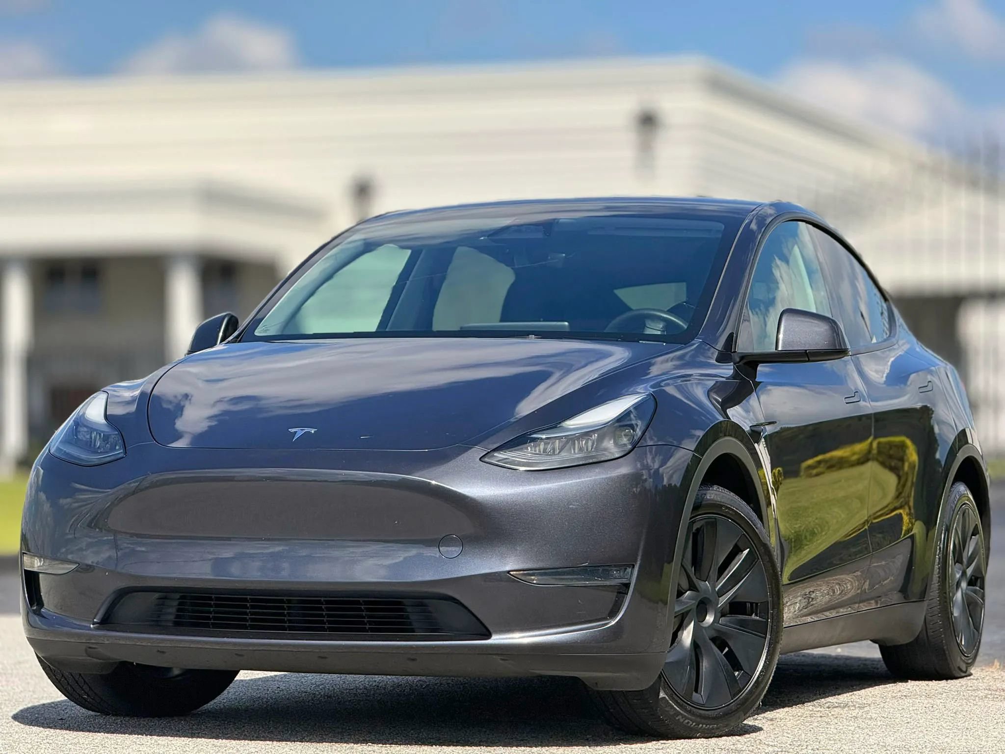 Used 2024 Tesla Model Y Long Range AWD/4WD image 2