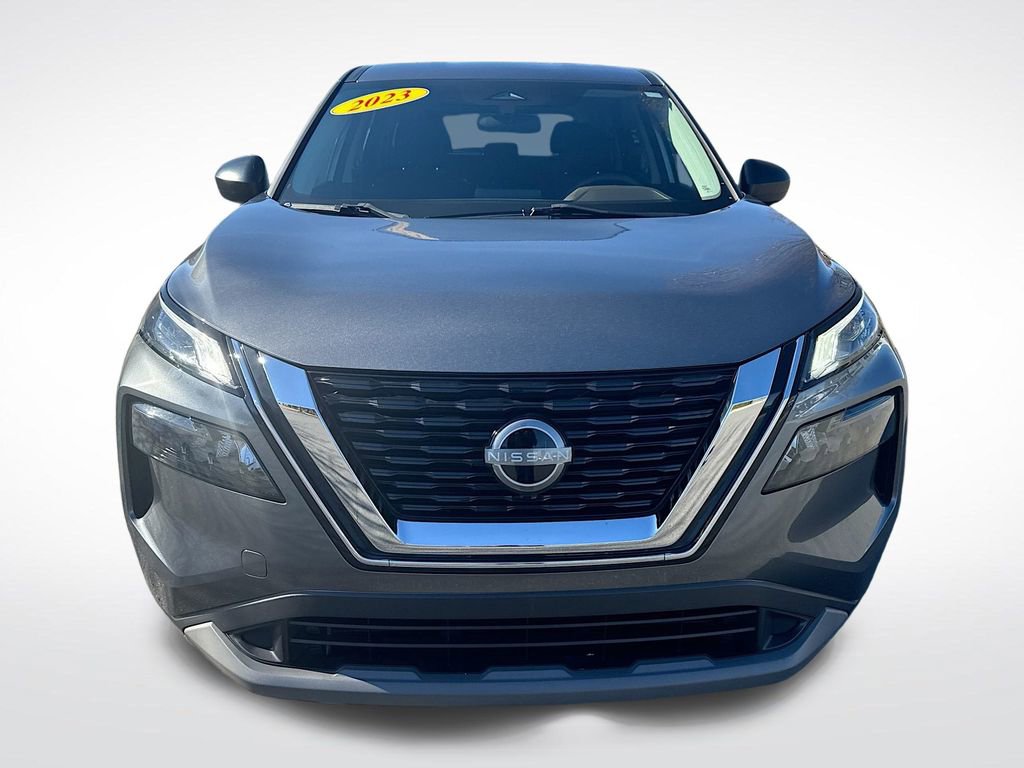 Used 2023 Nissan Rogue S image 2