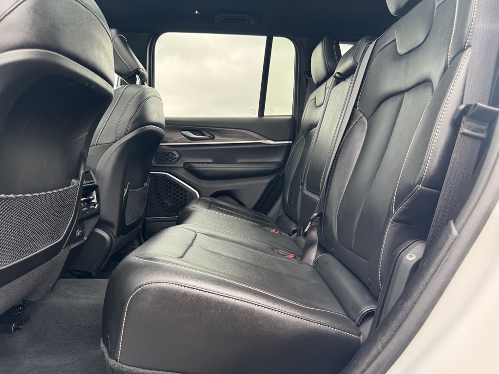 Used 2024 Jeep Grand Cherokee Limited AWD/4WD image 36