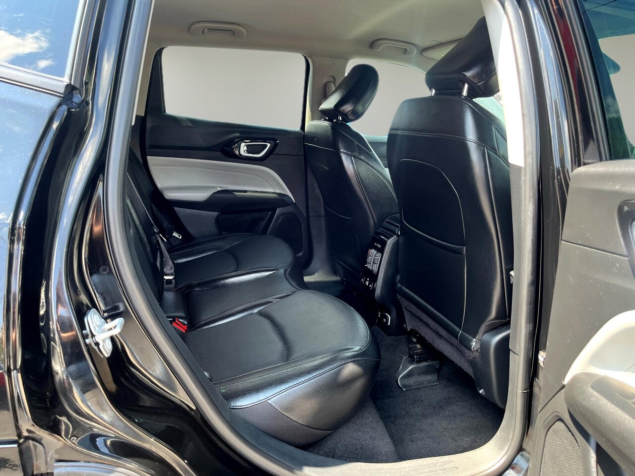 Used 2022 Jeep Compass Limited w/ Elite Group image 16