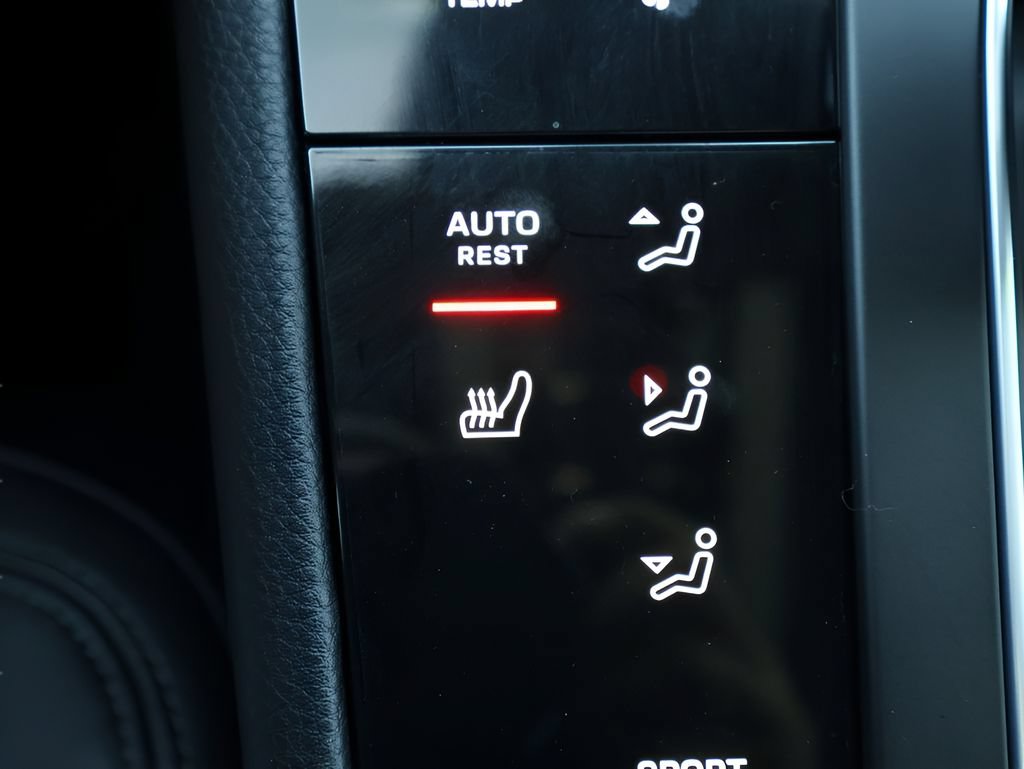 Certified 2025 Porsche Macan GTS AWD/4WD image 27