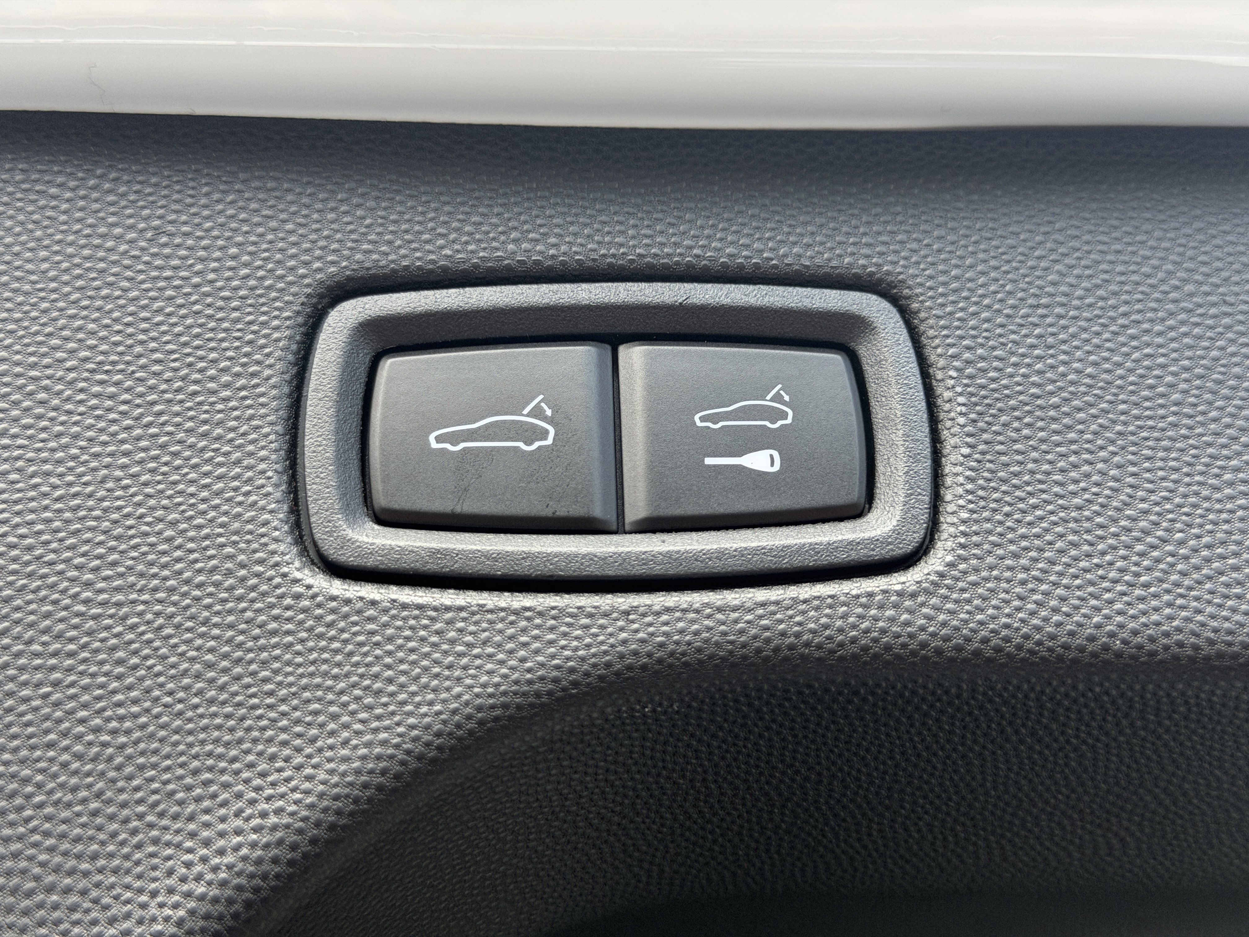 New 2026 Porsche Macan Turbo Electric image 15