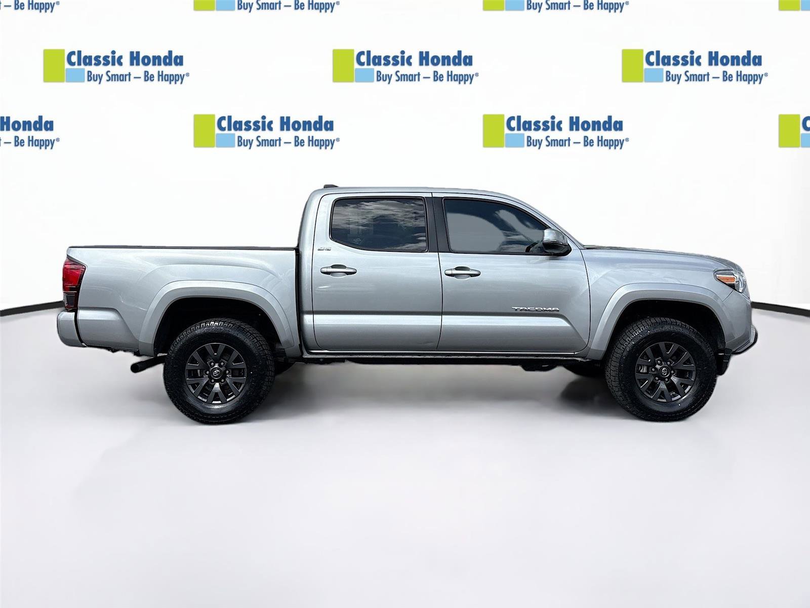 Used 2023 Toyota Tacoma SR5 w/ Technology Package AWD/4WD image 9