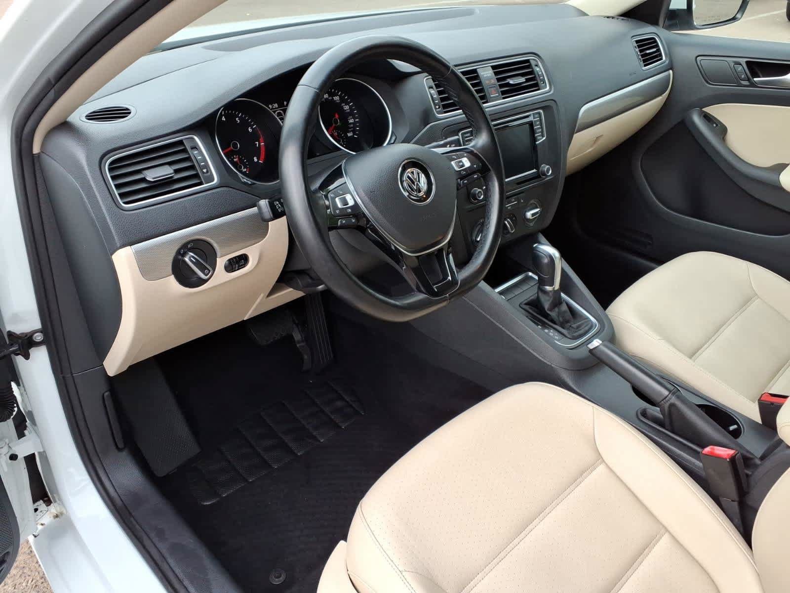 Used 2018 Volkswagen Jetta SE FWD image 3