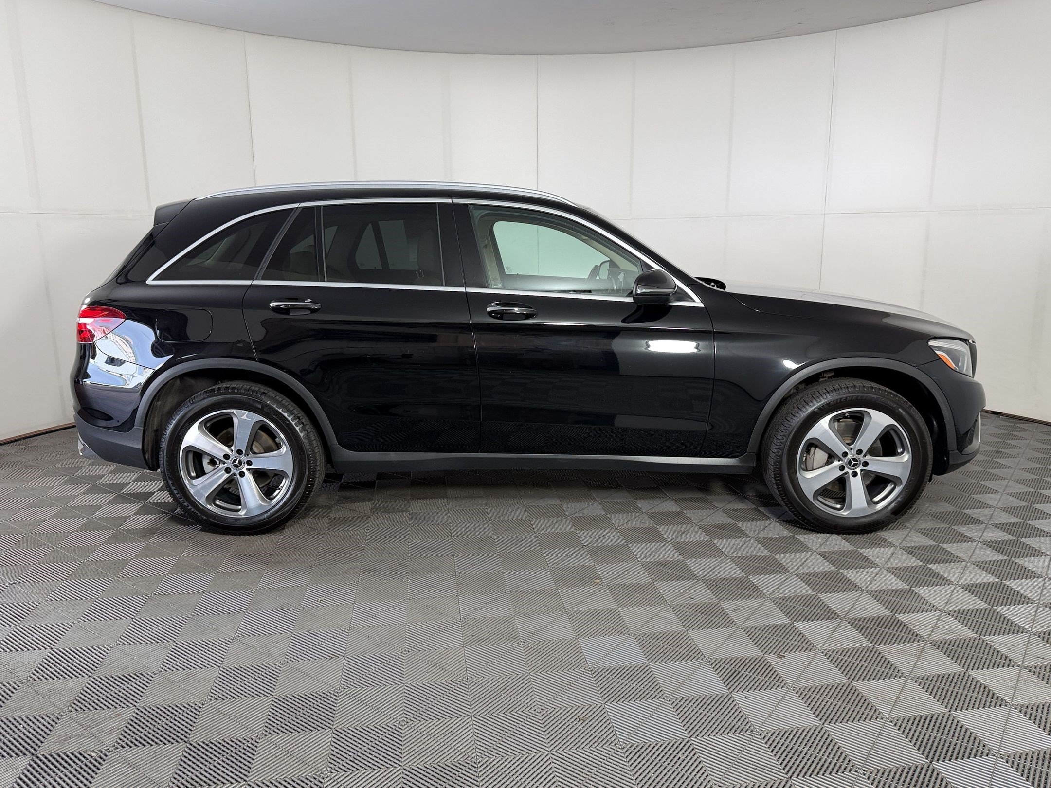 Used 2019 Mercedes-Benz GLC 300 4MATIC image 8