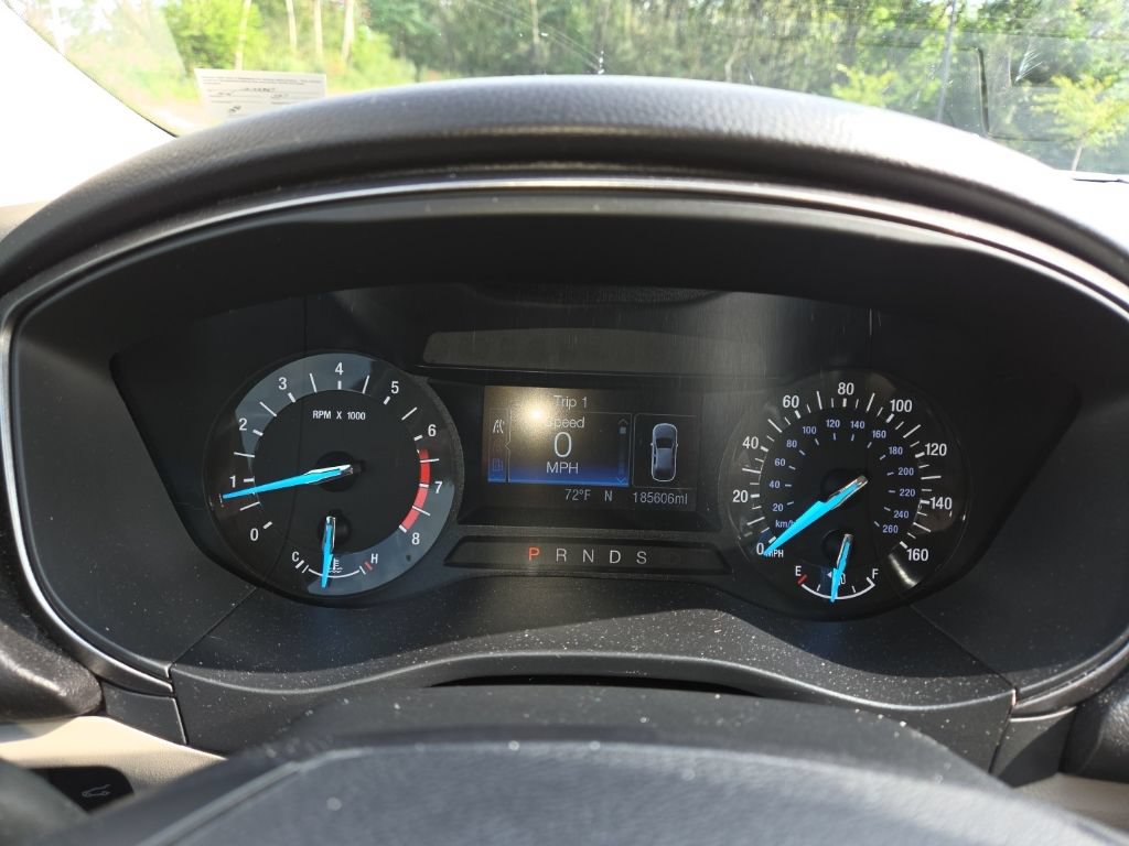 Used 2017 Ford Fusion SE FWD image 9