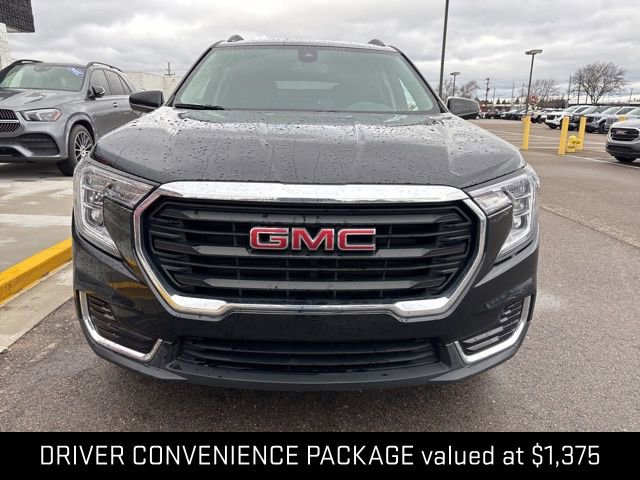 Used 2023 GMC Terrain SLE w/ Driver Convenience Package image 3