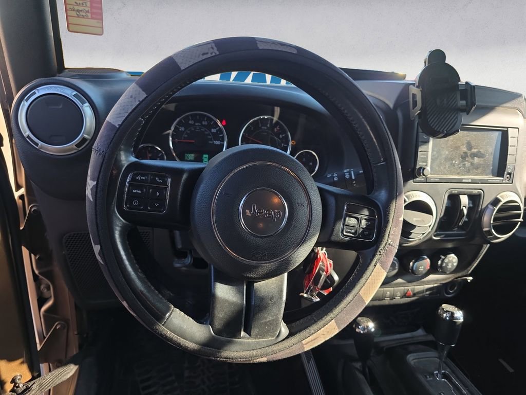 Used 2015 Jeep Wrangler Unlimited Sahara w/ Connectivity Group image 12