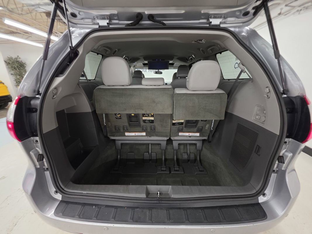 Used 2017 Toyota Sienna XLE Premium image 18