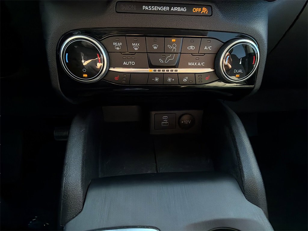 Used 2022 Ford Escape SE w/ SE Sport Appearance Package image 33