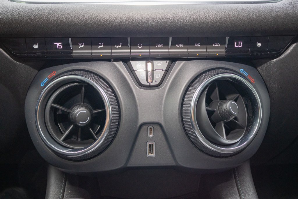 Used 2022 Chevrolet Blazer LT FWD image 19