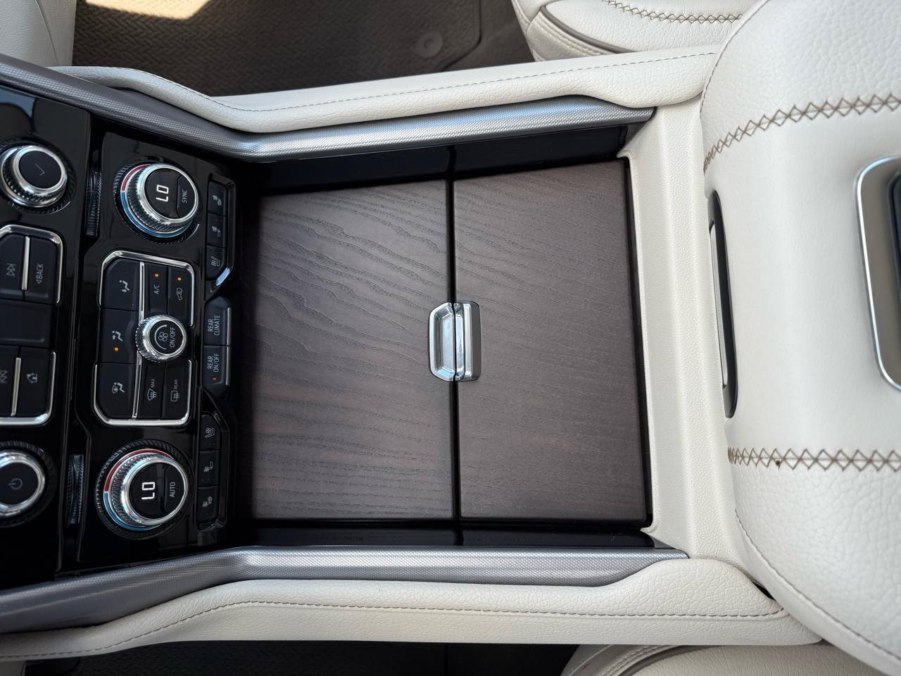 Used 2023 GMC Yukon Denali RWD image 45