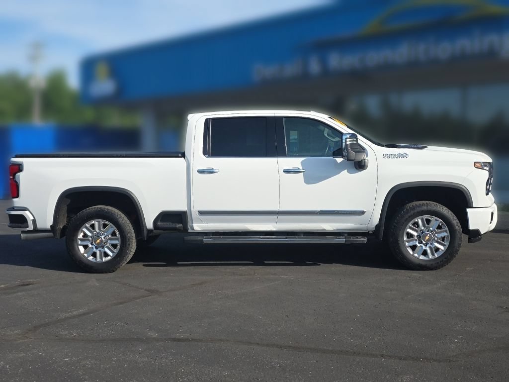 Used 2025 Chevrolet Silverado 2500 High Country w/ High Country Premium Package AWD/4WD image 9