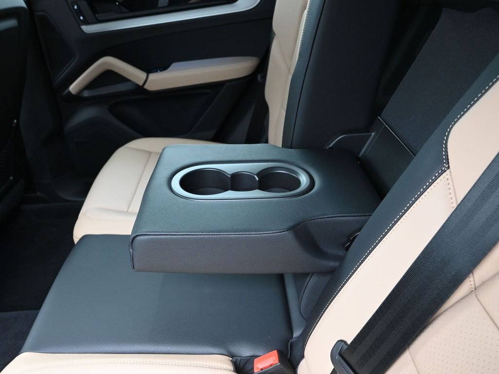 New 2025 Porsche Cayenne image 18