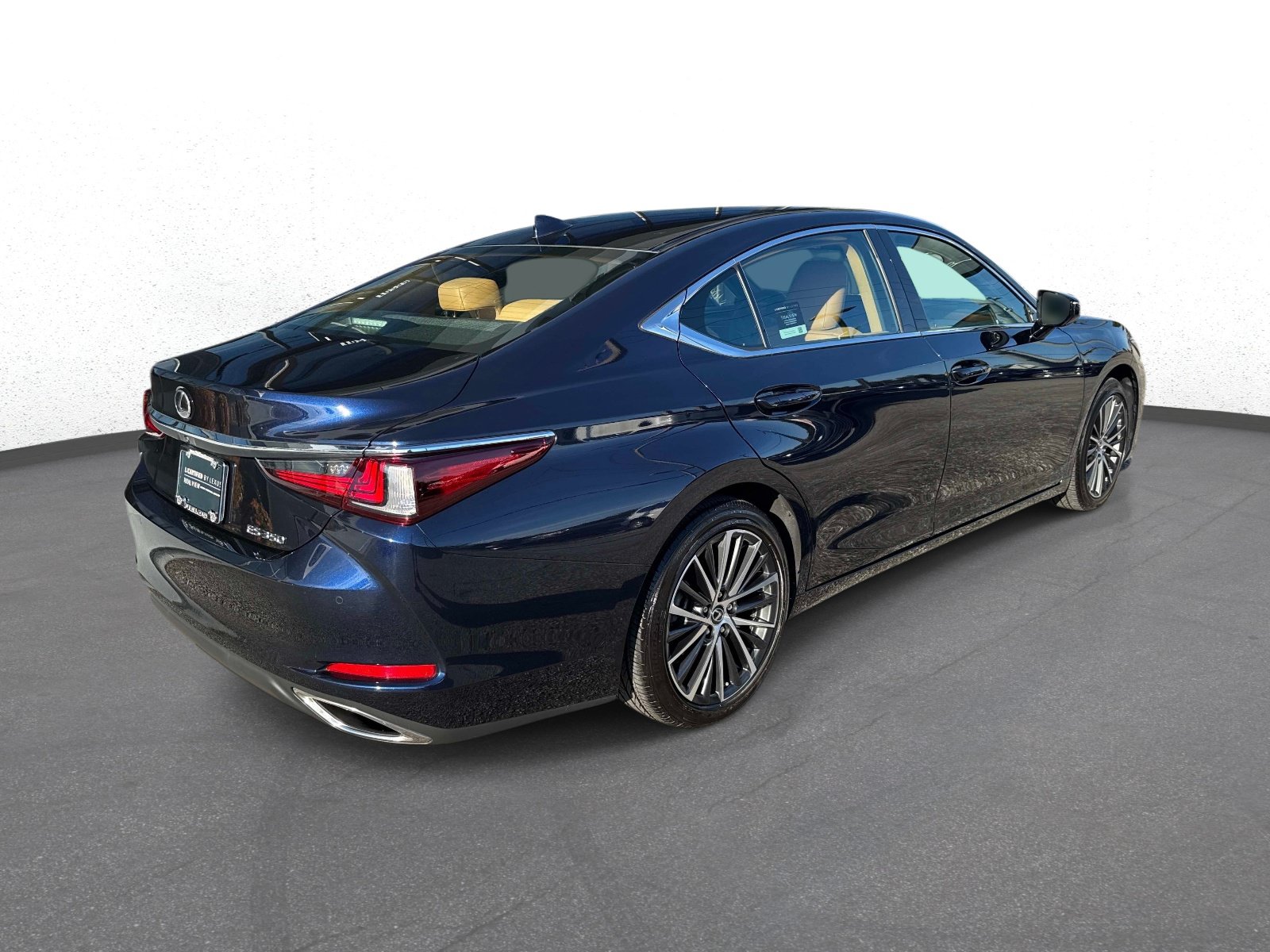 Used 2023 Lexus ES 350 w/ Premium Package FWD image 3
