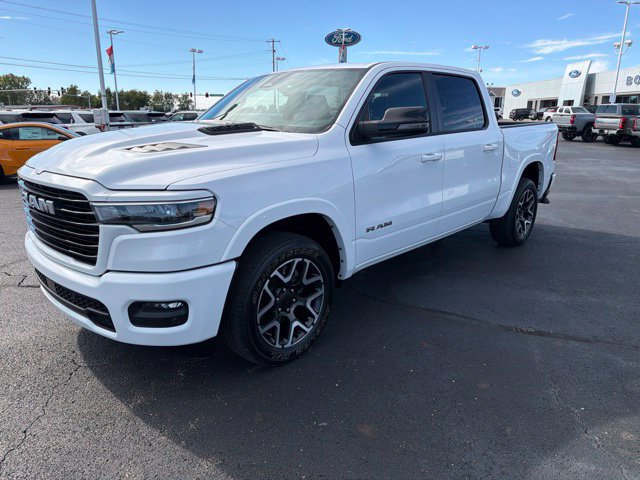 Used 2025 RAM 1500 Laramie w/ Sport Appearance Package AWD/4WD image 4