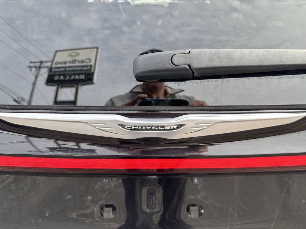 Used 2023 Chrysler Pacifica Touring-L image 27