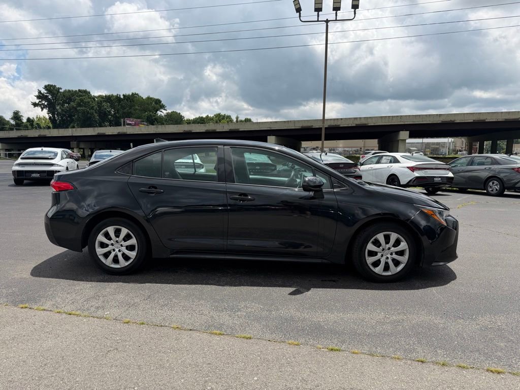 Used 2021 Toyota Corolla LE FWD image 3