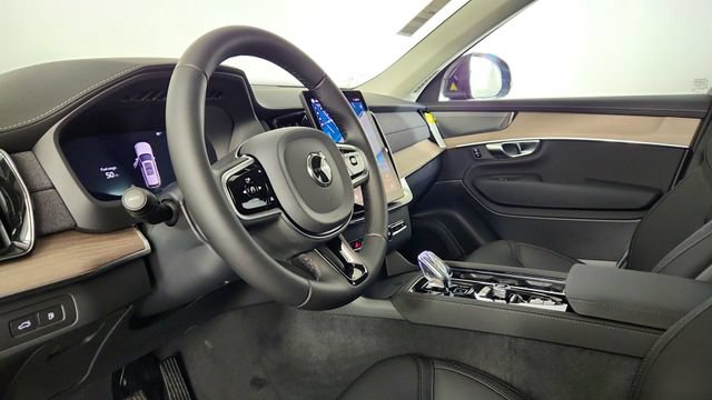 New 2026 Volvo XC90 T8 Plus w/ Protection Package AWD/4WD image 12