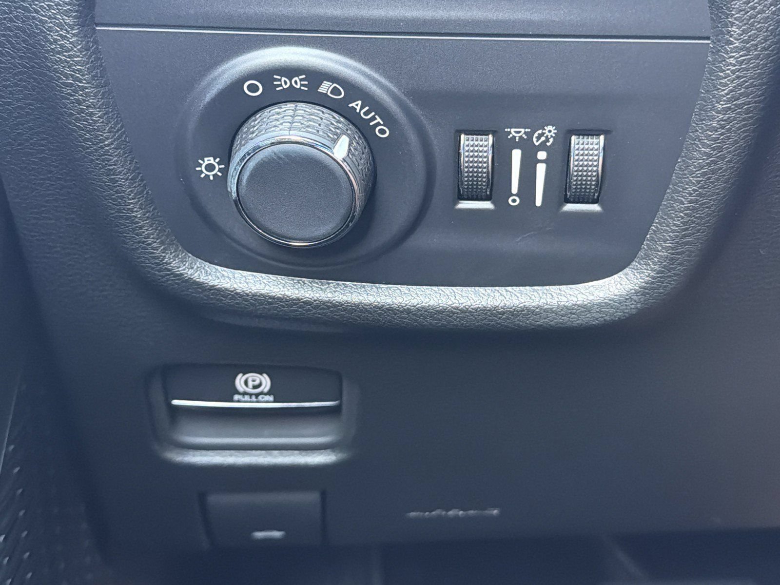 Used 2024 Jeep Grand Cherokee L Altitude AWD/4WD image 29