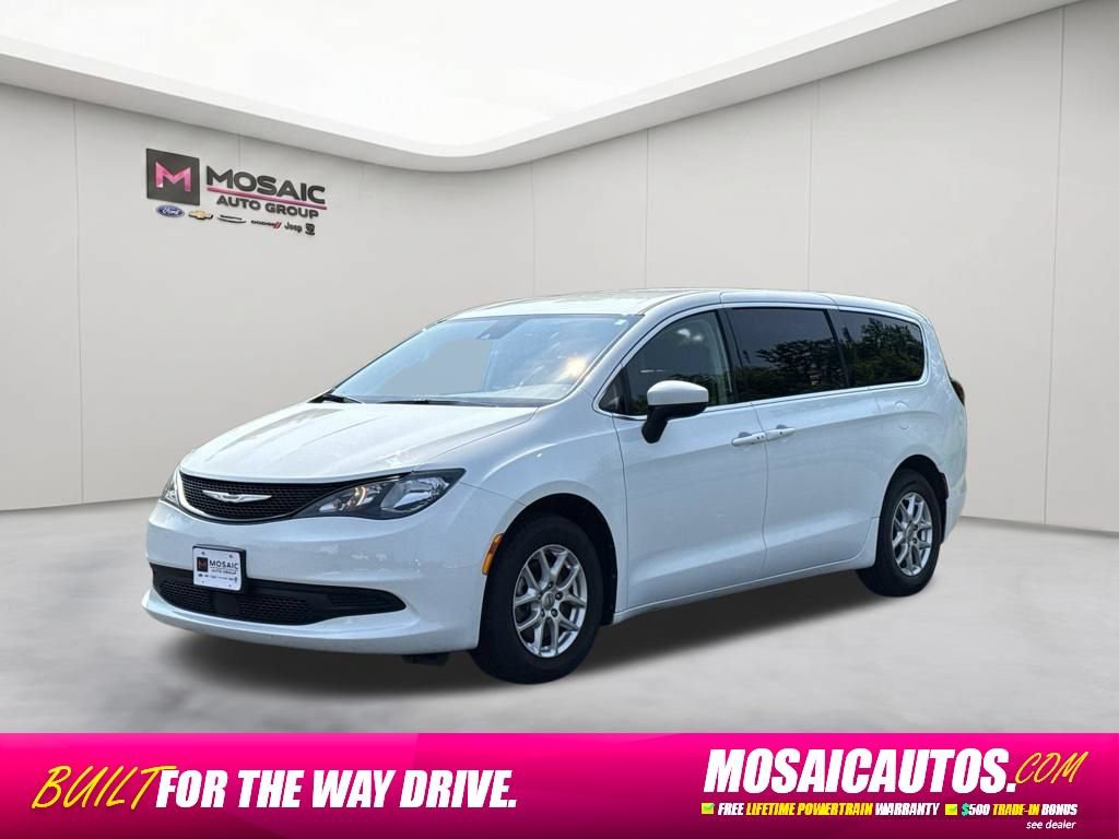 Used 2023 Chrysler Voyager LX FWD image 3