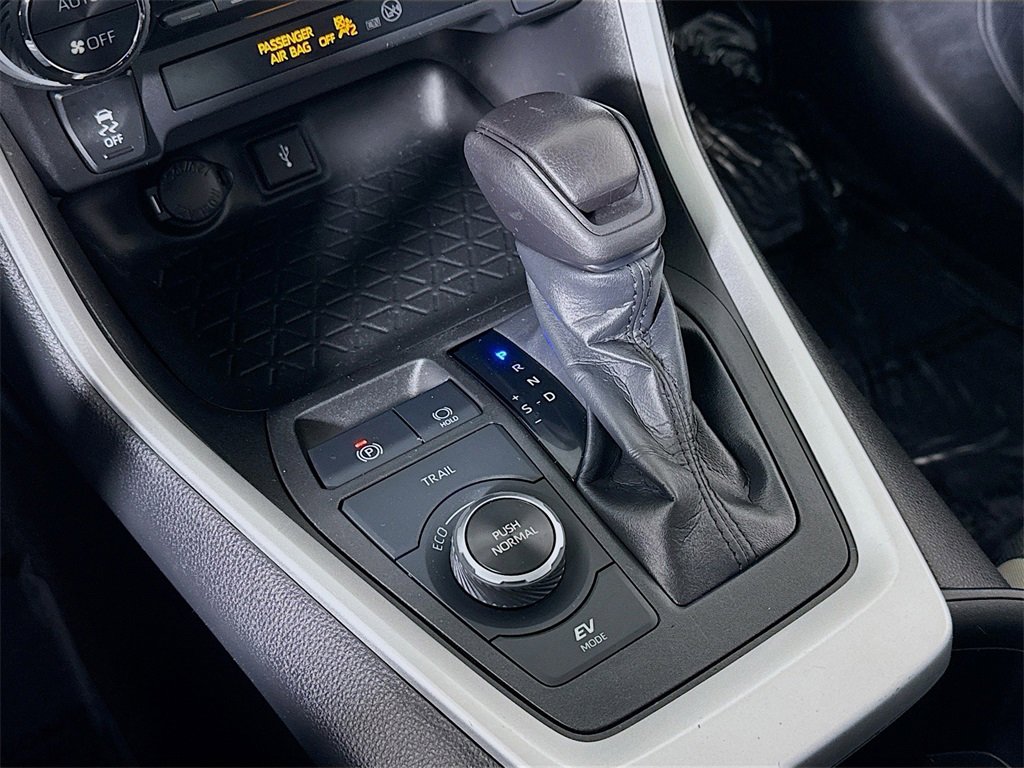 Used 2022 Toyota RAV4 XLE image 16