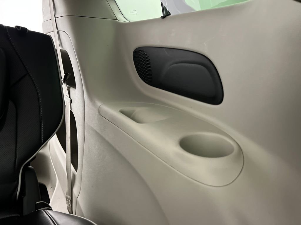 Used 2024 Chrysler Pacifica Limited image 39