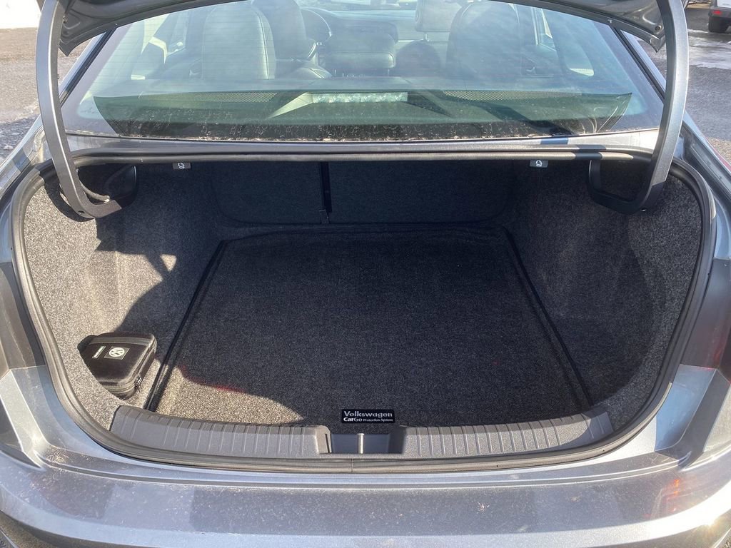 Used 2019 Volkswagen Jetta SE w/ Cold Weather Package image 26
