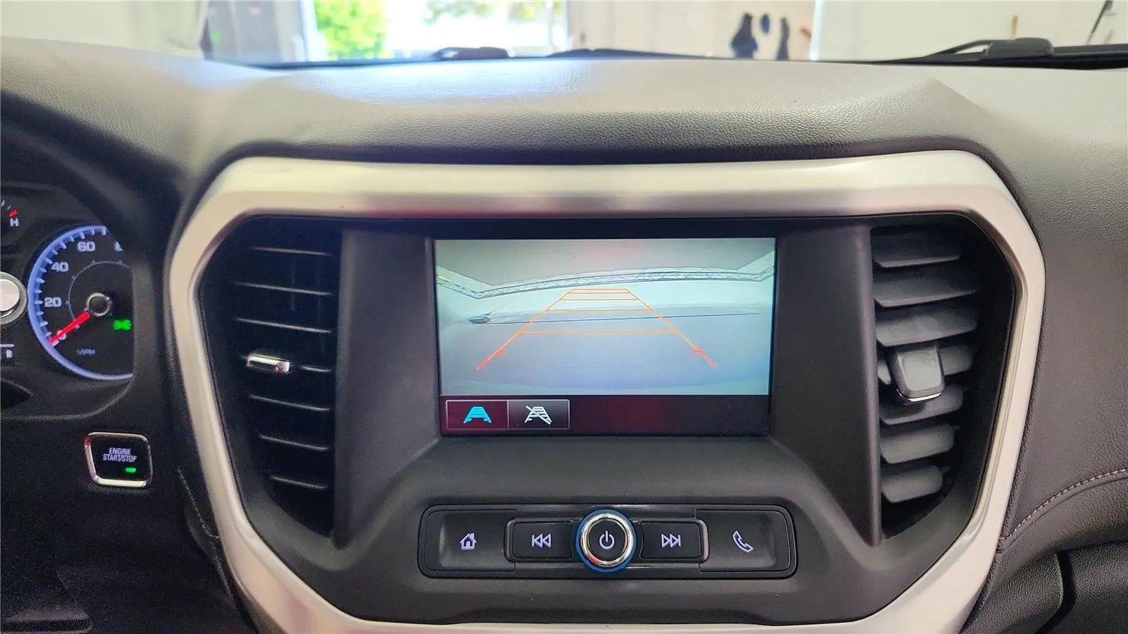 Used 2017 GMC Acadia SLE FWD image 25