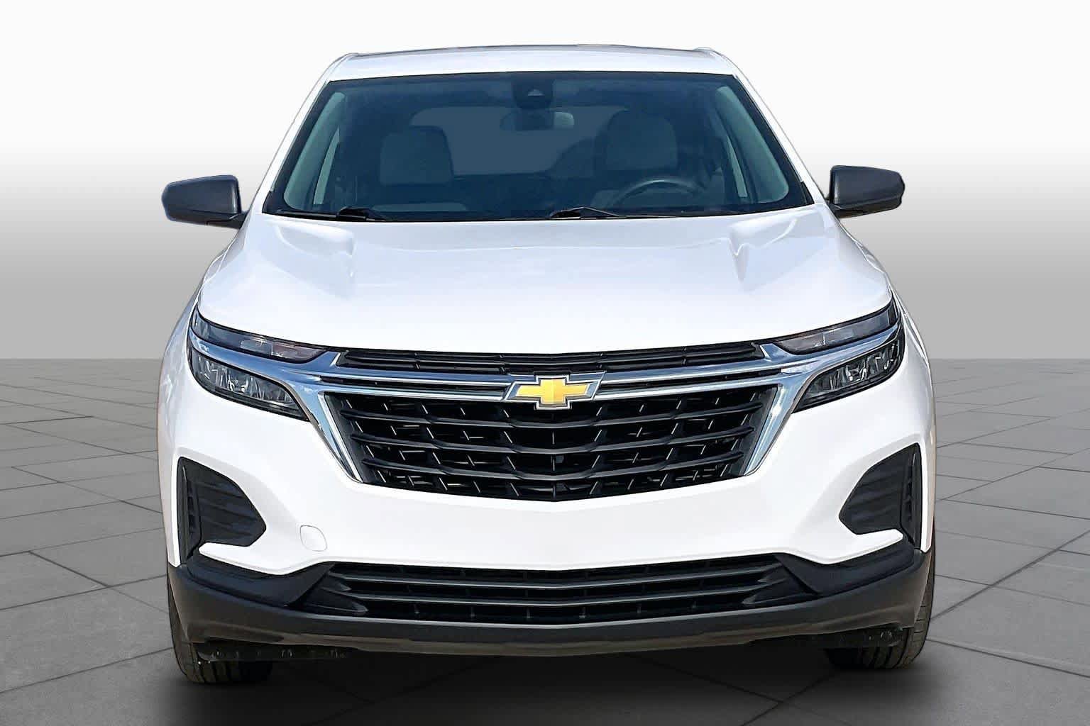 Used 2024 Chevrolet Equinox LS w/ Driver Confidence II Package FWD image 4