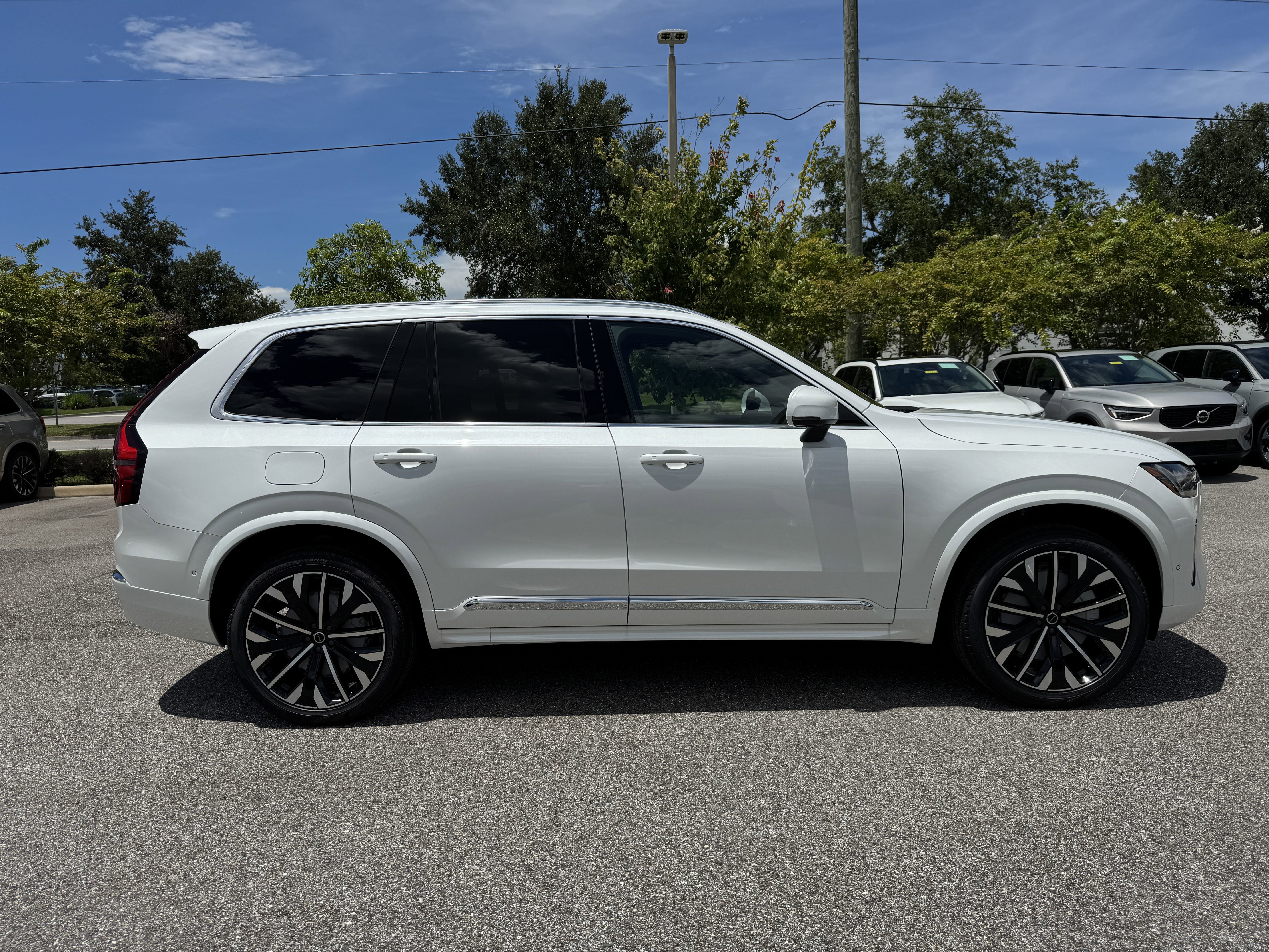 New 2026 Volvo XC90 B6 Plus w/ Protection Package Premier image 2